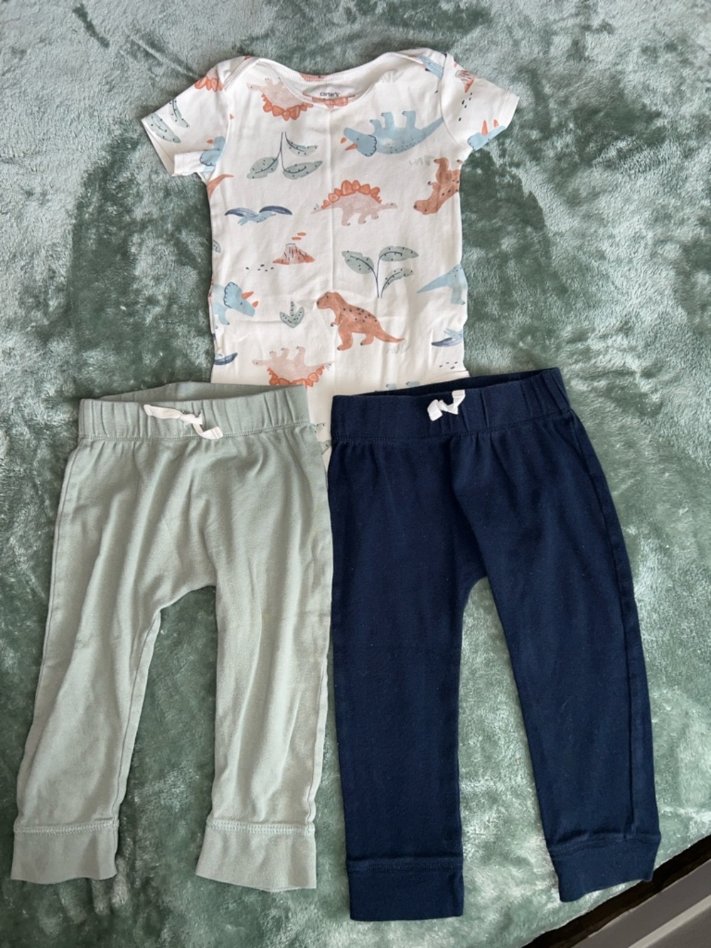 Carter’s 3 pc set 🌋pants and onesie toddler clothes